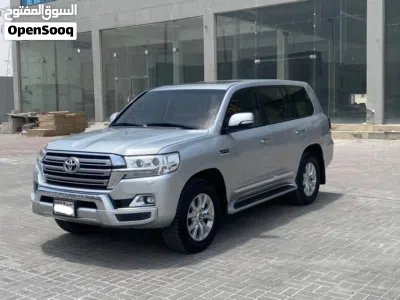 Toyota Land Cruiser GXR 2
