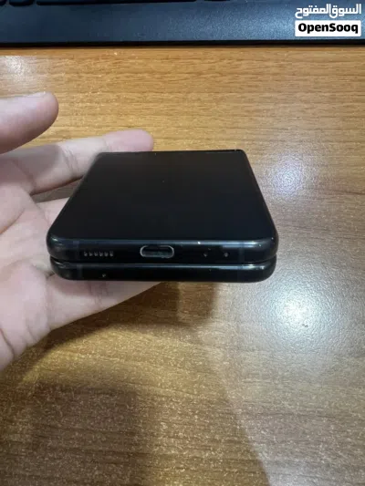 جالاكسي Z فليب 3 5G سامسونج مستعمل بحالة جيدة و128 جيجابايت لون أسود 4