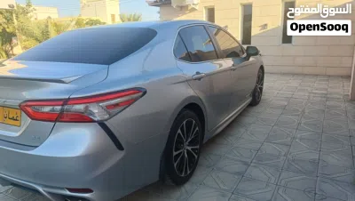 Toyota Camry SE 2