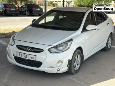 Hyundai Accent Standard 3
