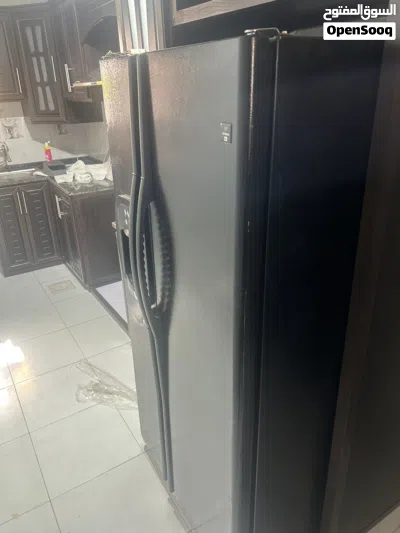 للبيع – ثلاجة Maytag بابين لون أسود ثلاجة Maytag أصلية بحالة جيدة، 668 litre 3
