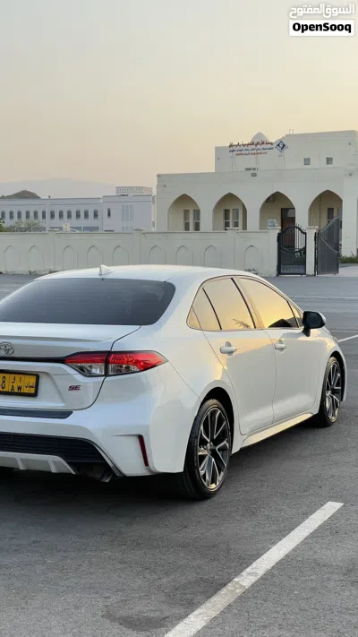 Toyota Corolla SE 3