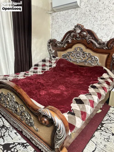 غرفة نوم مكونة من تخت وخزانة ثقيل جدا فقط للبيع 2