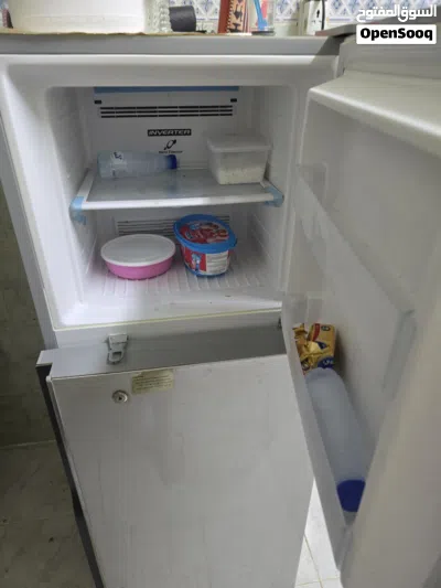 HITACHI REFRIGERATOR 200 LT GOOD CONDITION, WORKING FINE 40 OMR SLIGHTLY NEGOTIATE 2