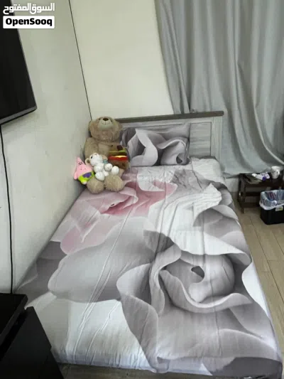 Grey bed frame (without mattress 4