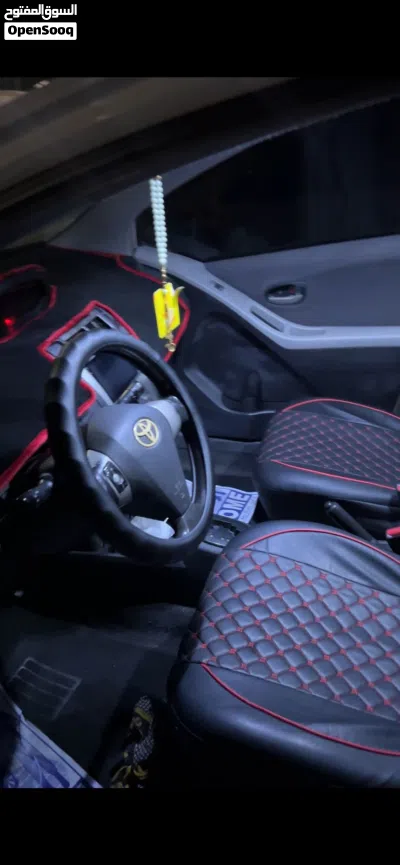 Toyota Yaris Y 4