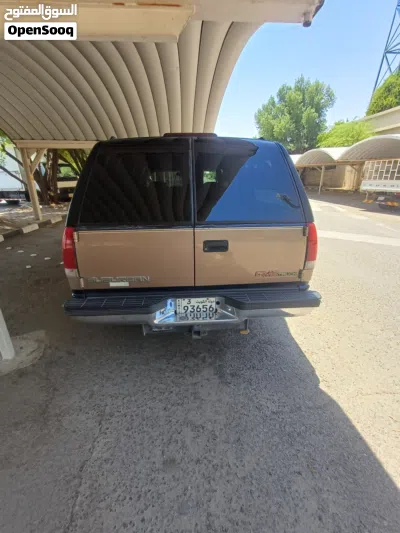 GMC Suburban 3