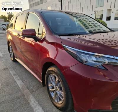 Toyota Sienna LE 3