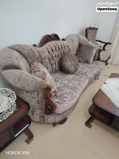 طقم كنب مع طقم طاولات 2