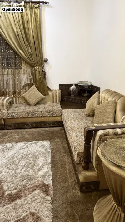 اثاث كنب مجلس نظيف مع حمامات ثلاث ستاير 4