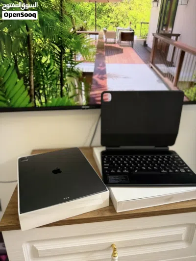 iPad Pro 12.9-inch (5th Generation) Wi-Fi 2