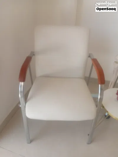 للبيع طقم كراسي استقبال بحالة ممتازة 3