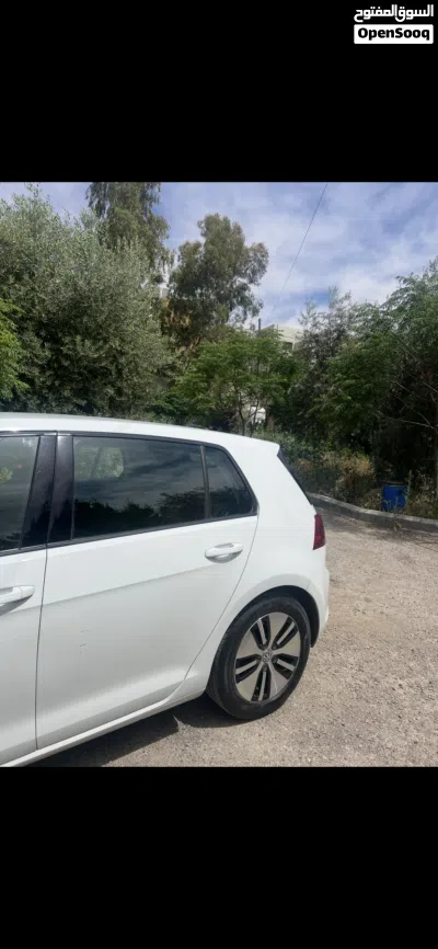 Volkswagen Golf E-Golf 3