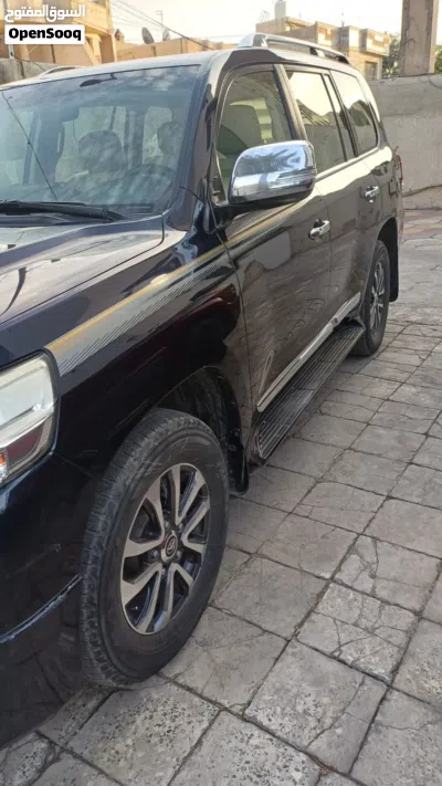 Toyota Land Cruiser GXR 2
