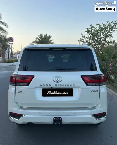 Toyota Land Cruiser VXR 2