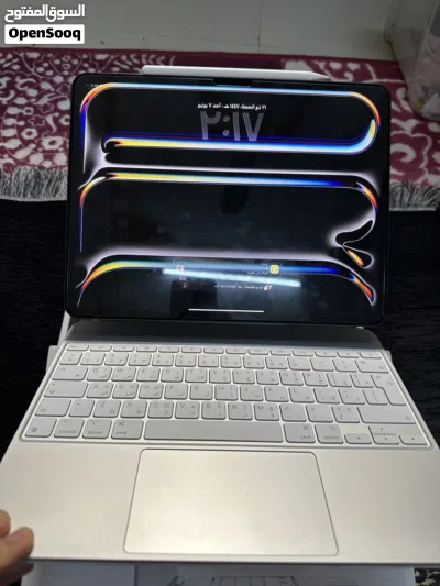 ايباد برو M5 احدث ايباد مقاس 13 inch بطاريه 100% معاه apple Magic Keyboard و apple pencil pro وضمان 2