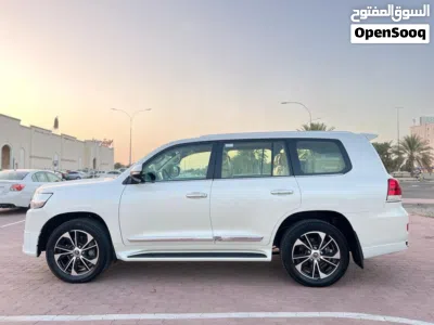 Toyota Land Cruiser GXR 2