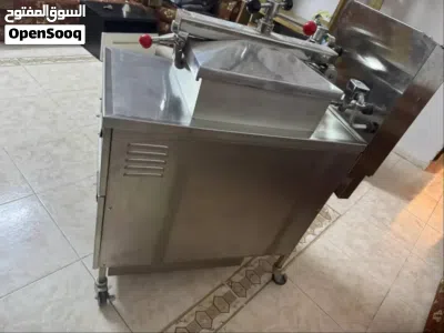 ماكينة بروست الحالة: جديدة بالقرطاس (كرت). الصناعة: أمريكي (درجة أولى). التشغيل: كهرباء. 4