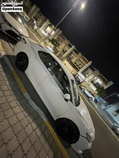 Toyota Camry LE HEV 4