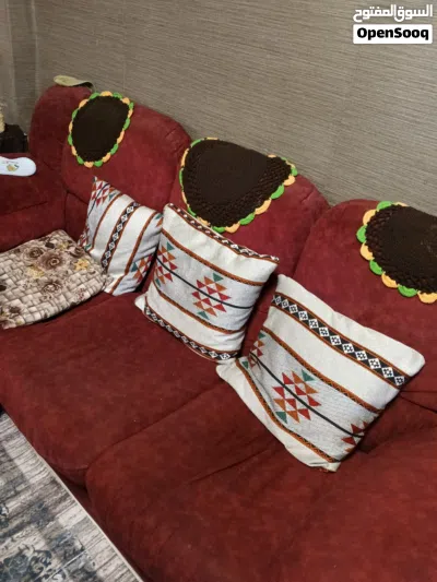 طقم كنب امريكي بحالة ممتازه لون خمري للبيع بسعر مغري جدا 2