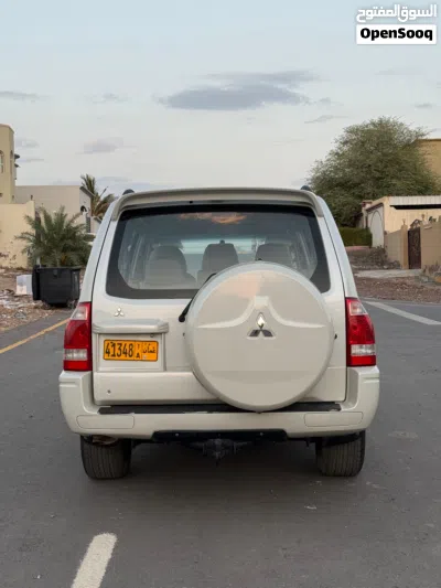 Mitsubishi Pajero GLS Top 2