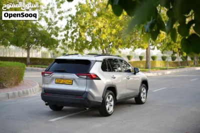 Toyota RAV 4 EX 2