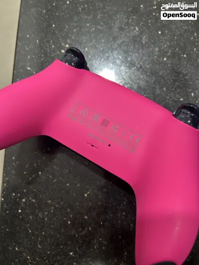 Pink PS5 controller barely used شبه مستعمل 3