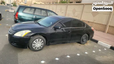 Nissan Altima Standard 2