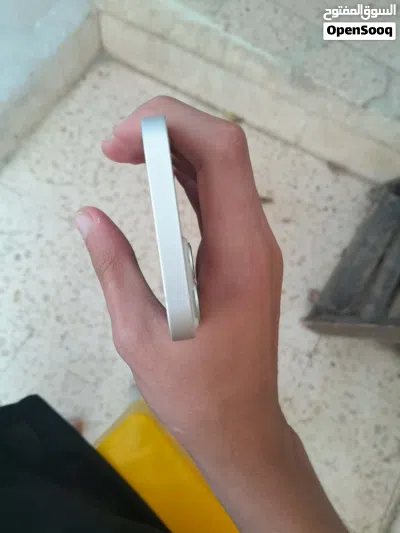 آيفون 13عادي بحاله ممتازه مش مغير ولا اشي ولا خدش ولا مفتوح صلاة النبي عليه الجهاز وكاله 3