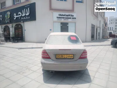 مبنى سكني تجاري عبارة عن 9 محلات و4 شقق 2