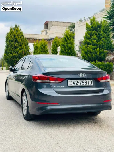 Hyundai Elantra Standard 3