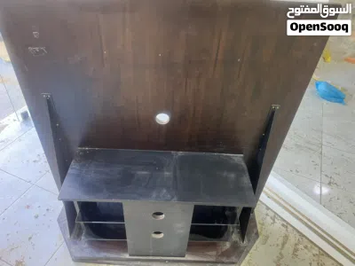 طاوله شاشه وكاله مع رفوف زجاج 160درجه بتلف خشب اجنبي سعر حرق 3
