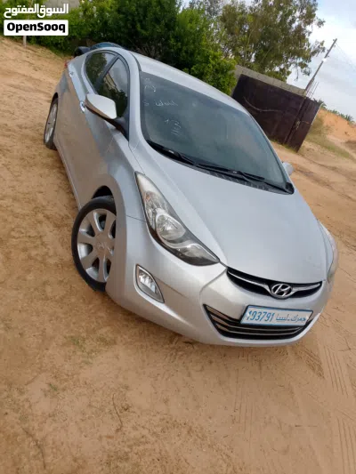 Hyundai Elantra Standard 3