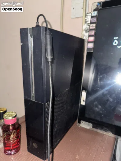 للبيع اكس بوكس مع دركسون للبيع او للبدل بما يناسب مع شريط فورزا 5 و منزل العاب فيها 3