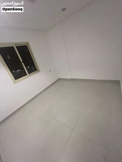 للإيجار شقه غرفتين + غرفه خادمه حمامين مطبخ منهم غرفه ماستر عائلات عند المدرسه الوطنيه حولي قطعه 1 2