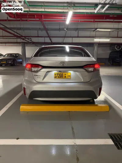 Toyota Corolla LE 4