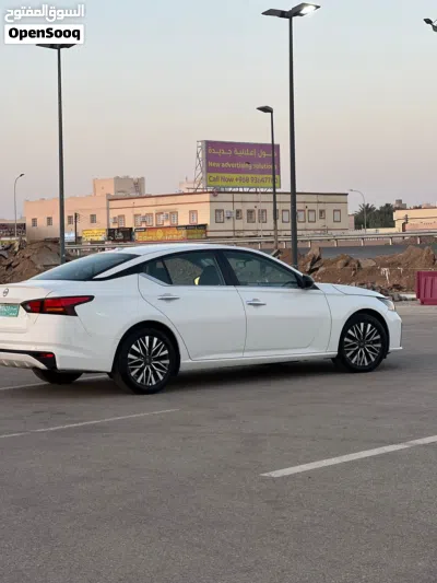 Nissan Altima SV 4
