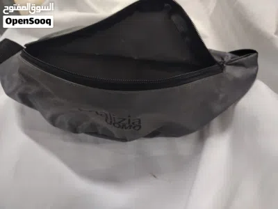 يشمل شنط امزون كتف ويد مميزة تنفع للرجال والنساء مقاومة للماء والاتربة تنفع للعديد من المهمات 2