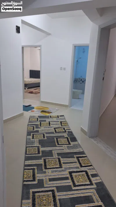 شقه غرفتين ومجلس ومطبخ وحمامين الخوير خلف بنك مسقط 2