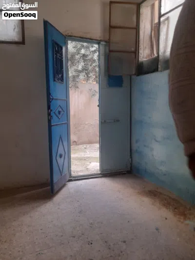 بيت للايجار حي الحسين الزرقاء خلف عيادة الدكتور عاصف السفاريني غرفتين وصاله ومطبخ وحمام ب 80د 4