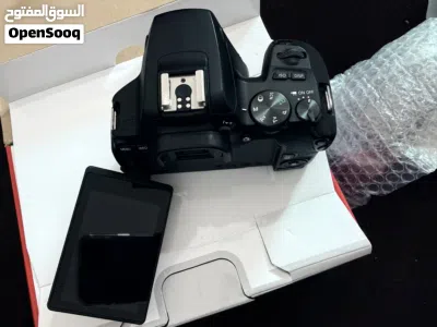 للبيع: كاميرا Canon EOS 250D (بحالة الوكالة - شبه جديدة) 4