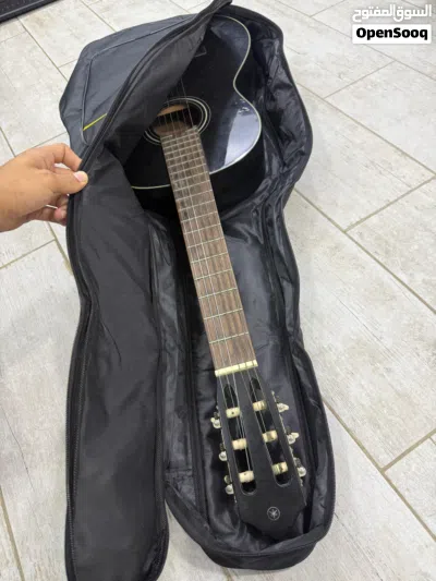 guitar with a bag - قيتار مع الشنطة للبيع 4
