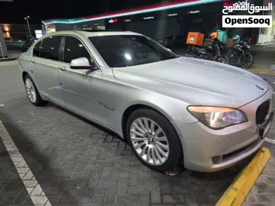 بي ام دبليو الفئة 7 740i xDrive 4