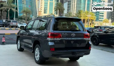Toyota Land Cruiser GXR 2
