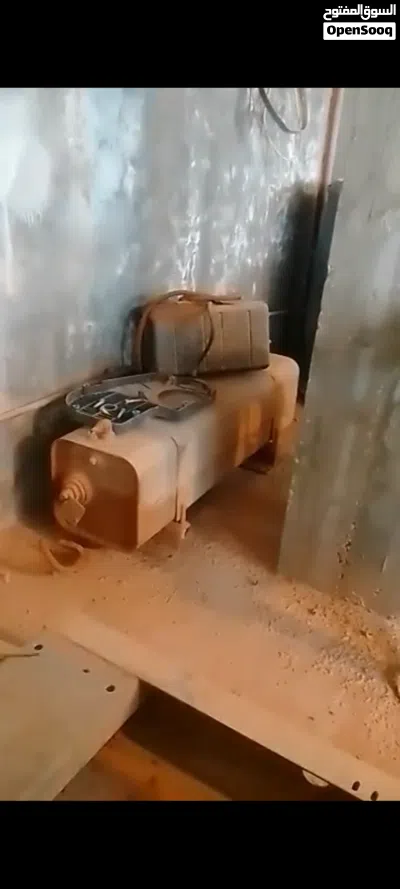 لفة توليد كهرباء صناعه امريكيه بقوة 25kva بجهد 220 معاها سكيدها وخزان النافطه 4