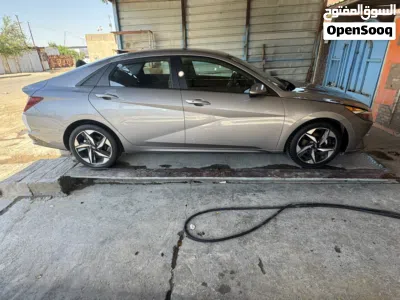 Hyundai Elantra Standard 2