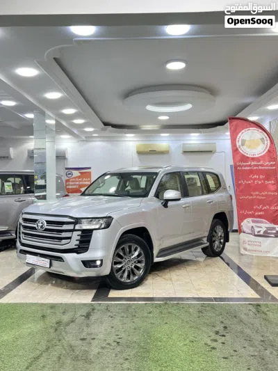 Toyota Land Cruiser GXR 2