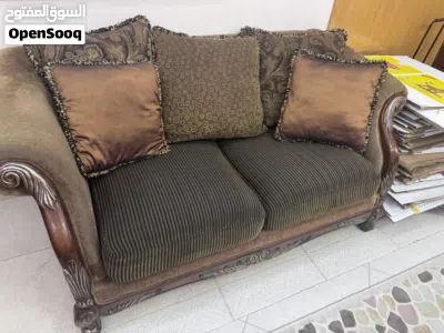 مجلس جدة طقم كنب مع ستارة سميكة وطقم طاولات 4