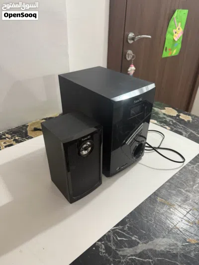 شاشة فيلبس 32بوصة جميلةةةةة من شركة فيلبس مع حامل وسماعات 2
