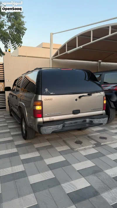 Chevrolet Suburban 1500 2